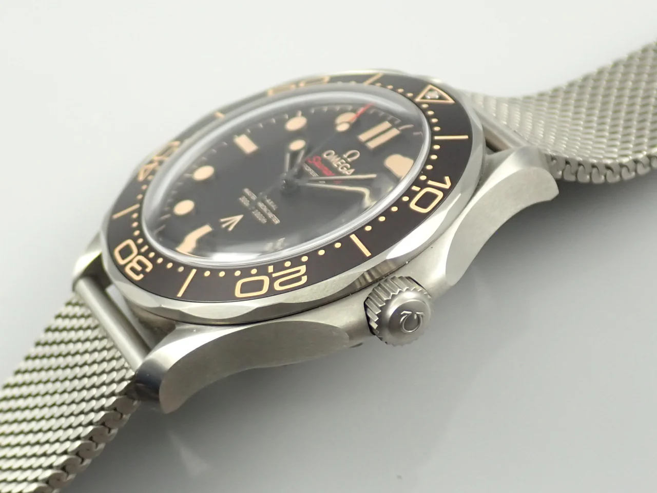 オメガ シーマスター ダイバー 300M コーアクシャル マスター クロノメーター 42MM Ref.210.90.42.20.01.001 ブラウン文字盤 中古 088FVYVP - Image 5