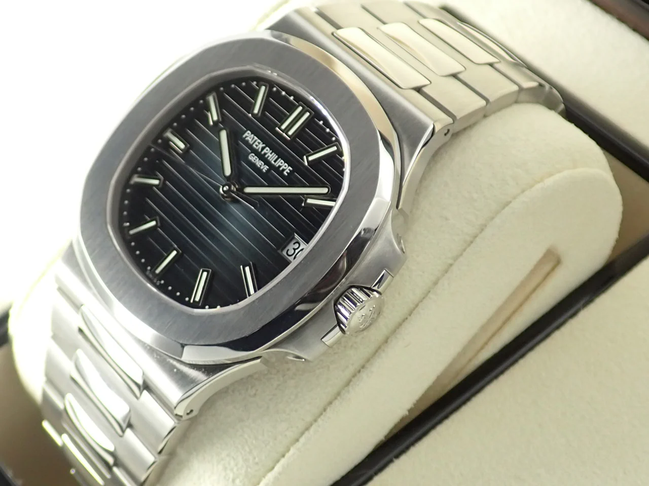 パテックフィリップ ノーチラス Ref.5711/1A-010 ステンレススチール ブルー文字盤 - Image 4