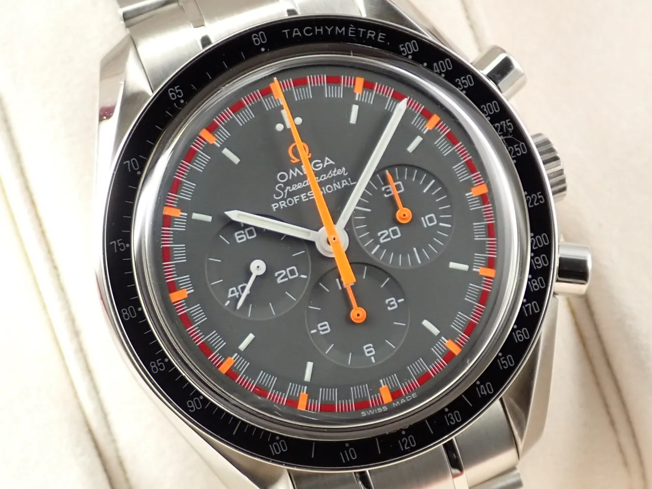 オメガ スピードマスター プロフェッショナル レーシング Ref.3570.4 グレー文字盤 中古 7V3A0L2A - Image 3