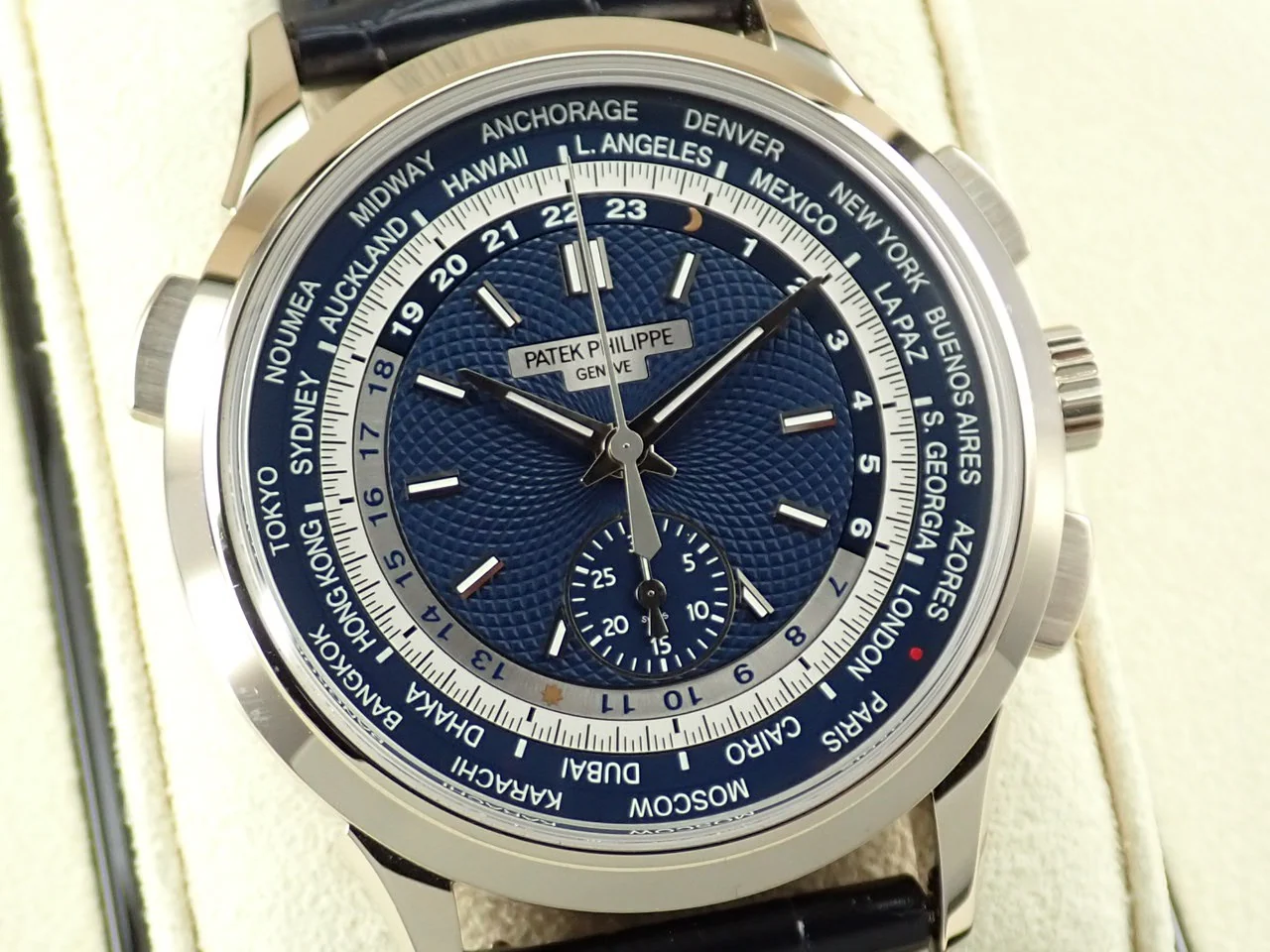 パテックフィリップ コンプリケーション ワールドタイム クロノグラフ Ref.5930G-001 ホワイトゴールド ブルー文字盤 - Image 3