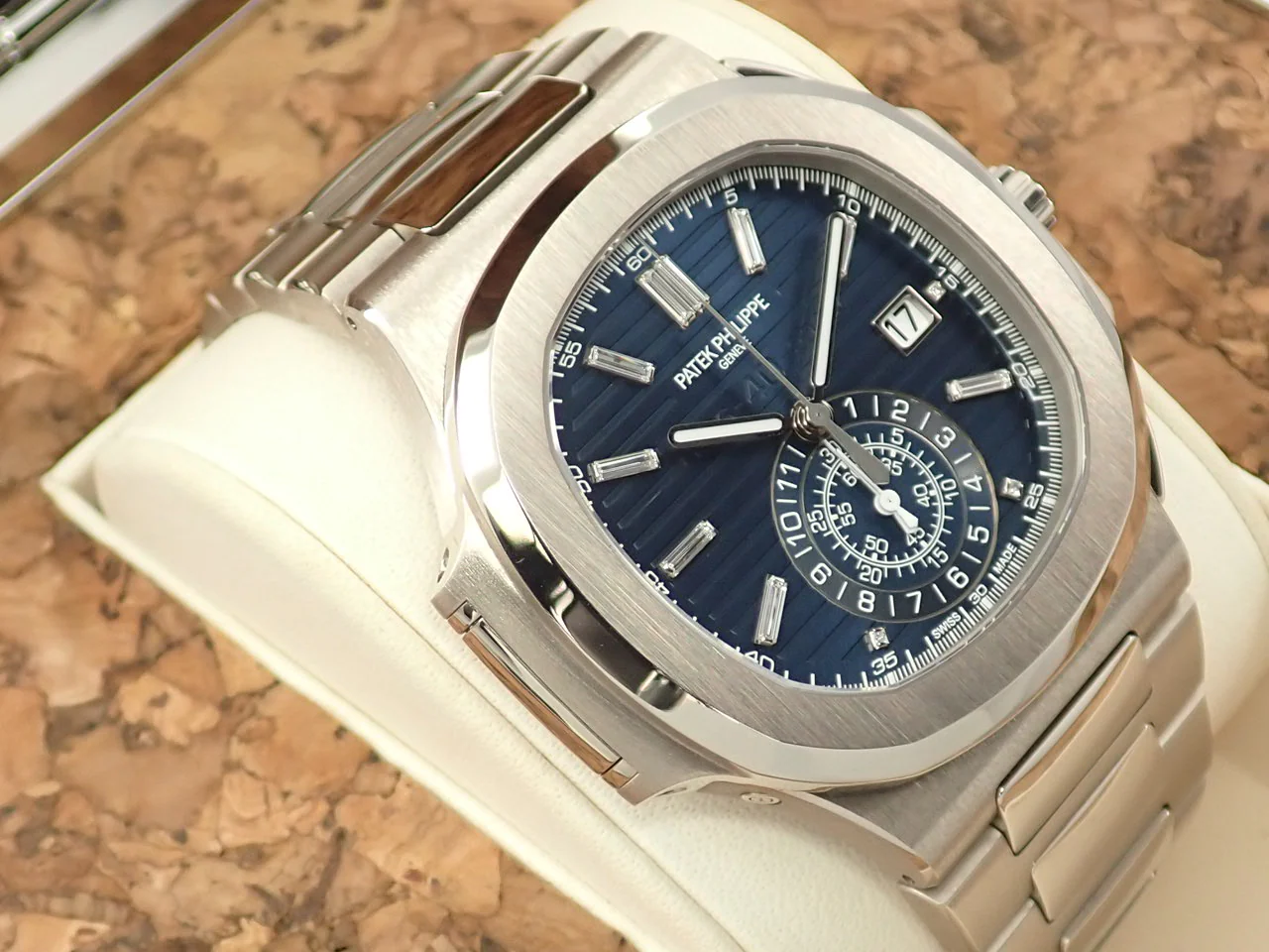 パテックフィリップ ノーチラス クロノグラフ 40周年記念 Ref.5976/1G-001 ホワイトゴールド ブルー・ソレイユ文字盤 - Image 5
