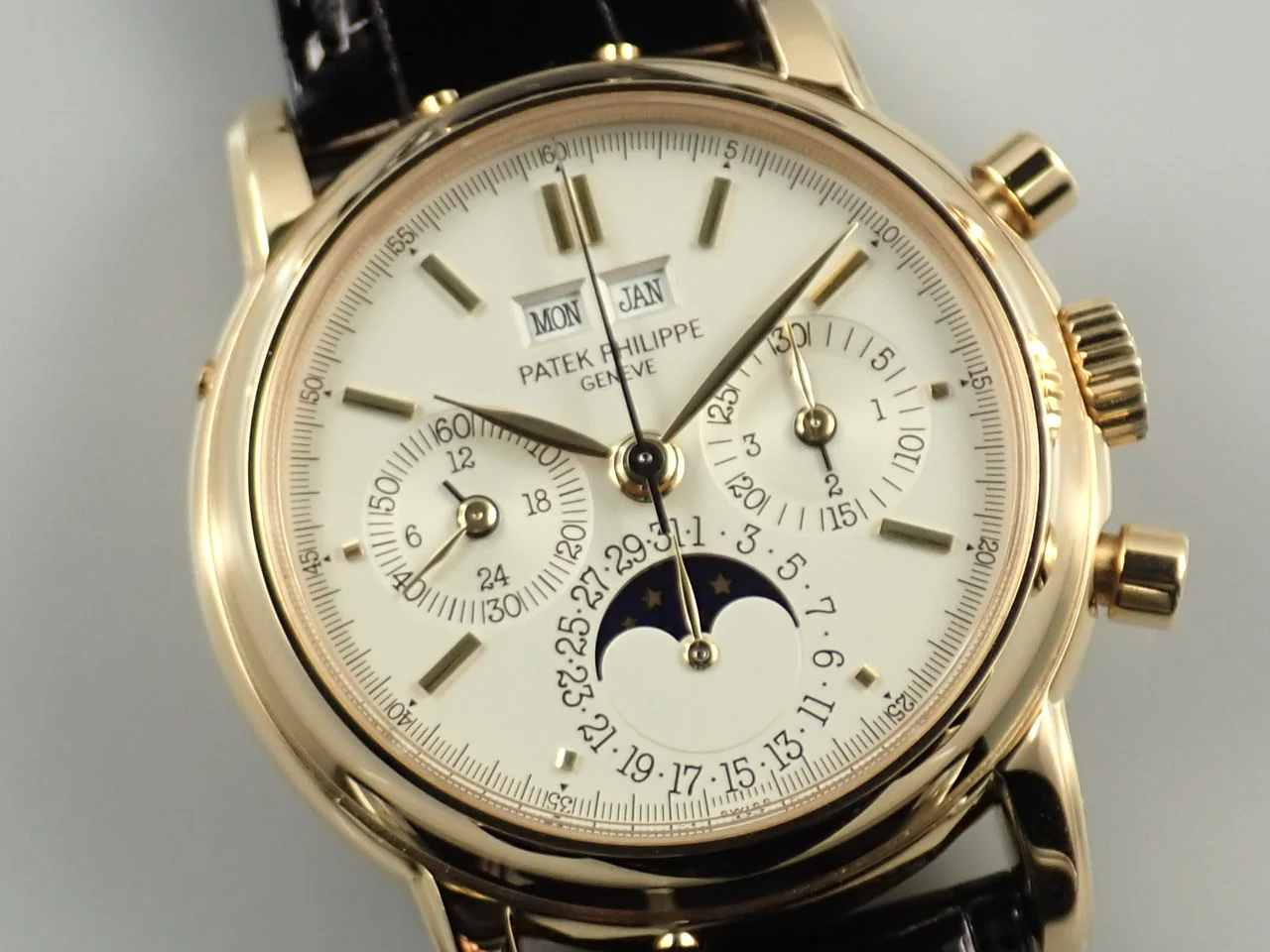 パテックフィリップ パーペチュアルカレンダー クロノグラフ Ref.3970EJ-051 イエローゴールド シルバー文字盤 - Image 3